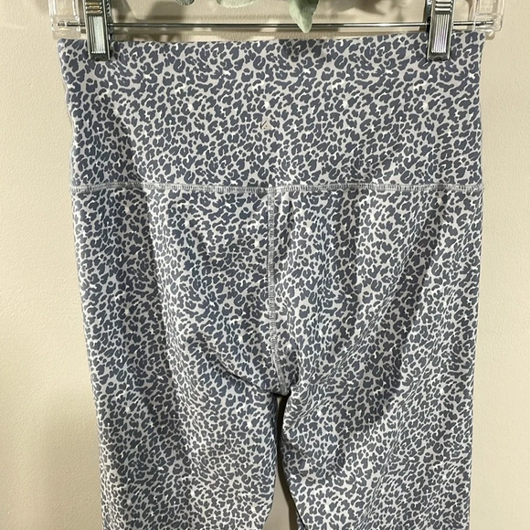 Kyodan Allure Ultra High Waist Leggings Yoga Pants Gray Leopard M - Picture 5 of 15